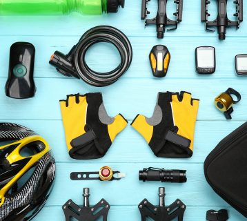 Set,Of,Accessories,For,Cycling,On,Wooden,Background