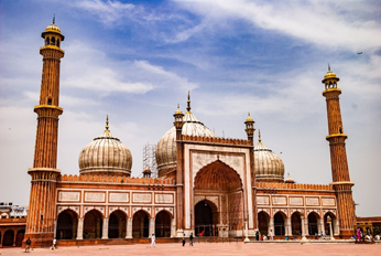 Old Delhi’s Mughal-era Jama Masjid and the vibrant Chandni Chowk market experience